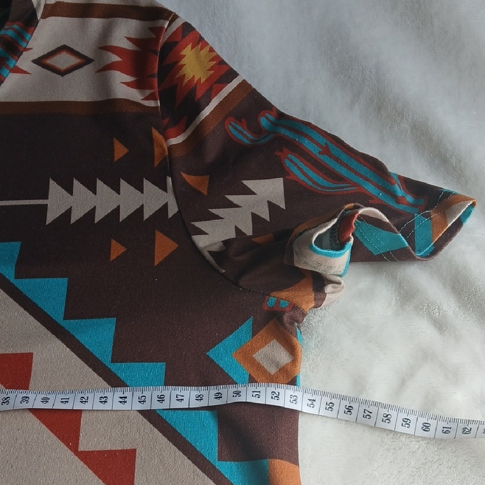 Tribal Print Short Sleeve Blouse - Picture 4 of 7